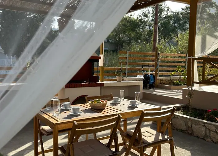 Mika's Paradise * Archangelos (Rhodes)